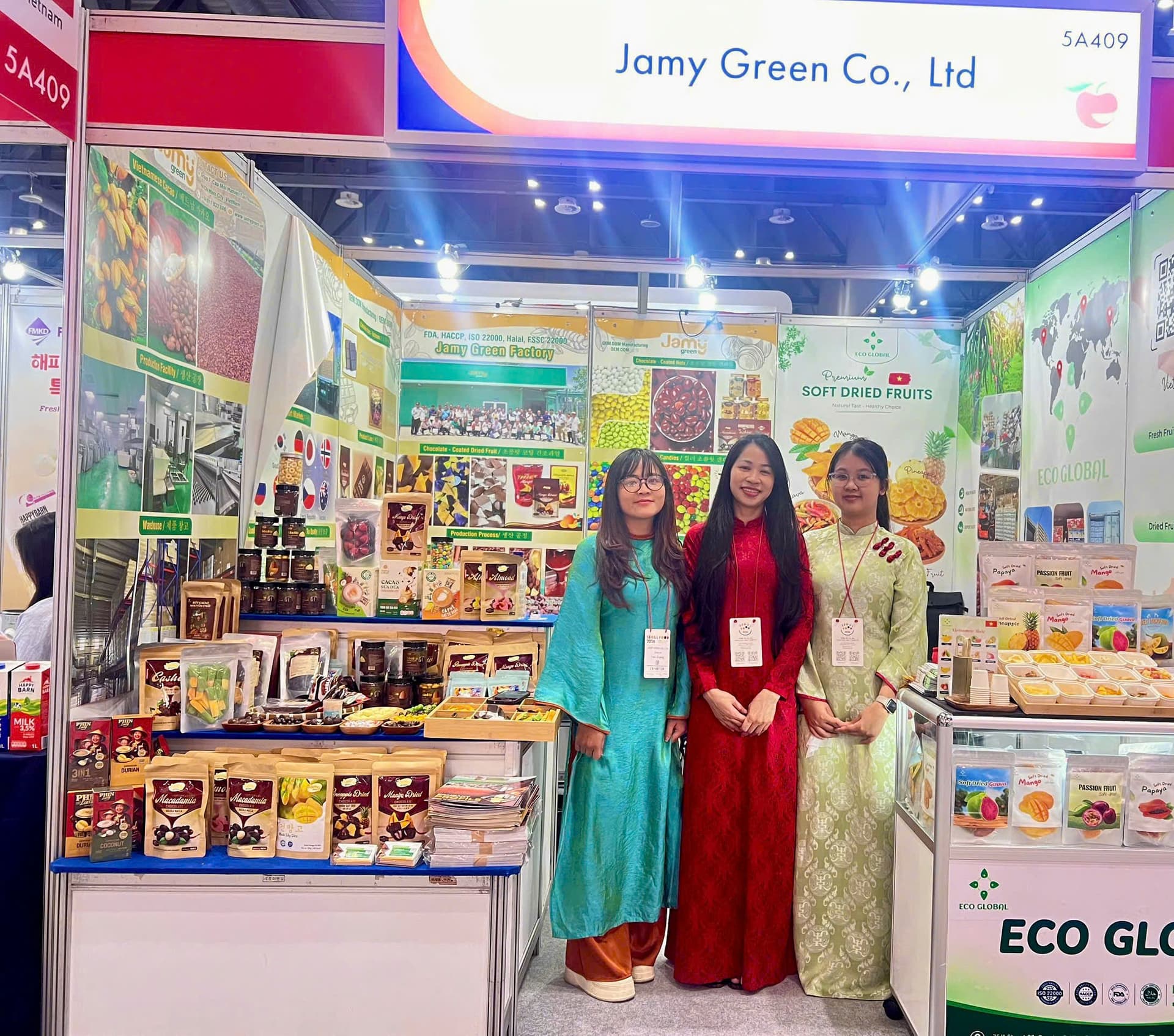 Cohamy team at the exhibition dressed in traditional Vietnamese áo dài.